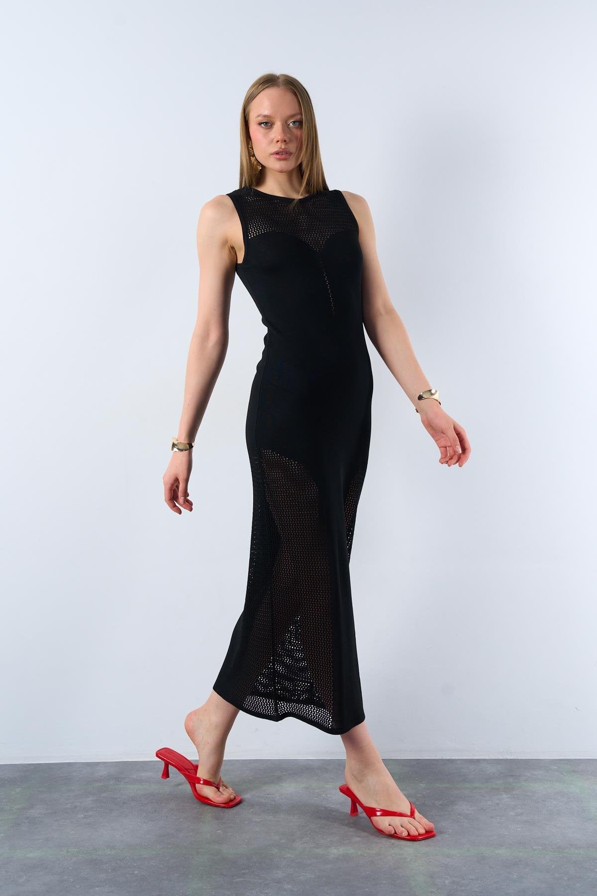 Sculpted Noir Knit Dress QU-TE241040