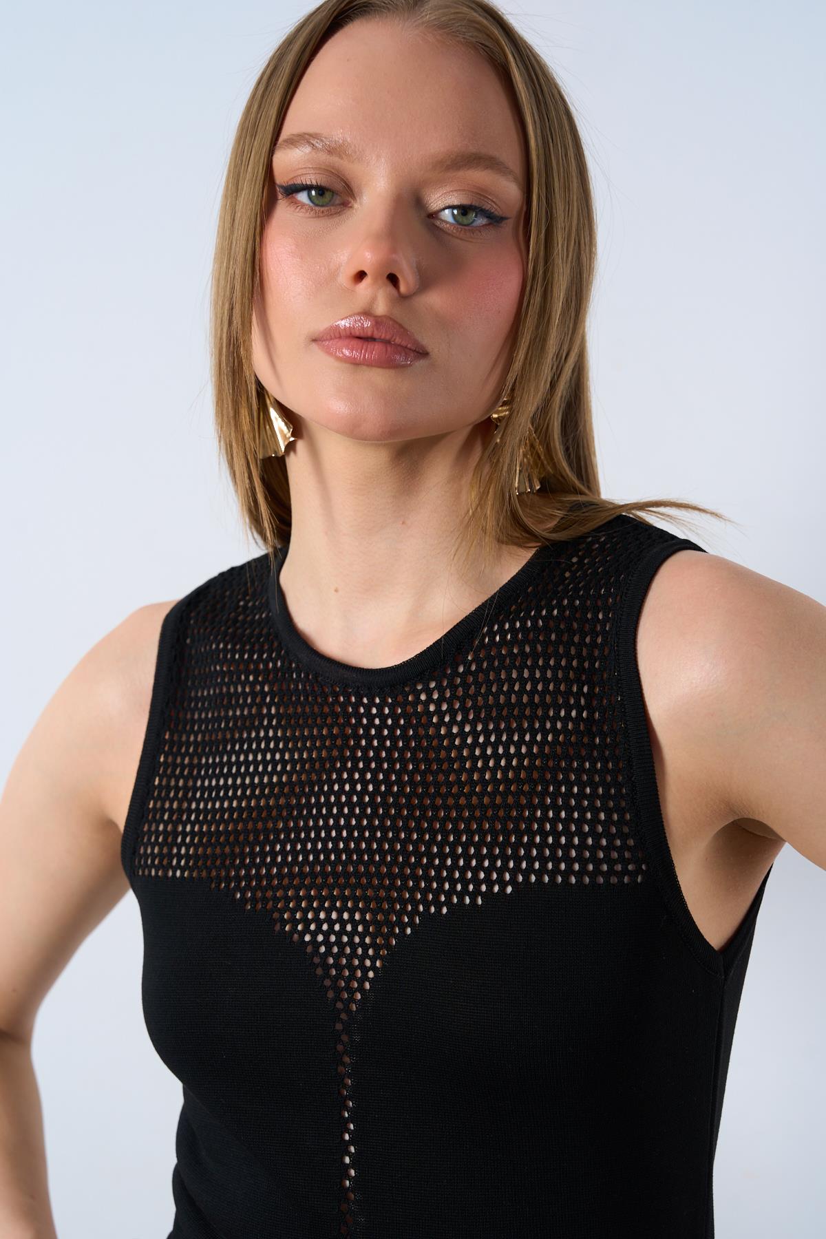 Sculpted Noir Knit Dress QU-TE241040