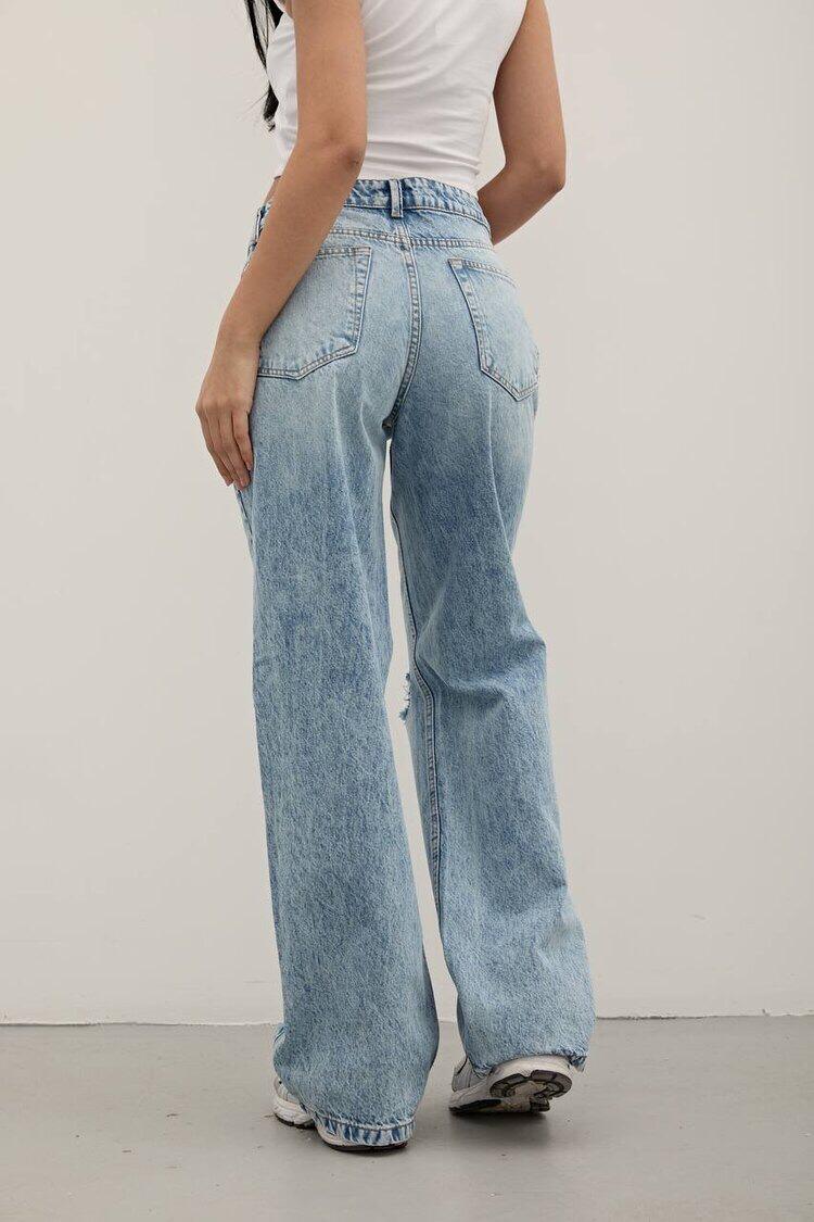 Loose Cut Jeans with Knee Ripped Detail
